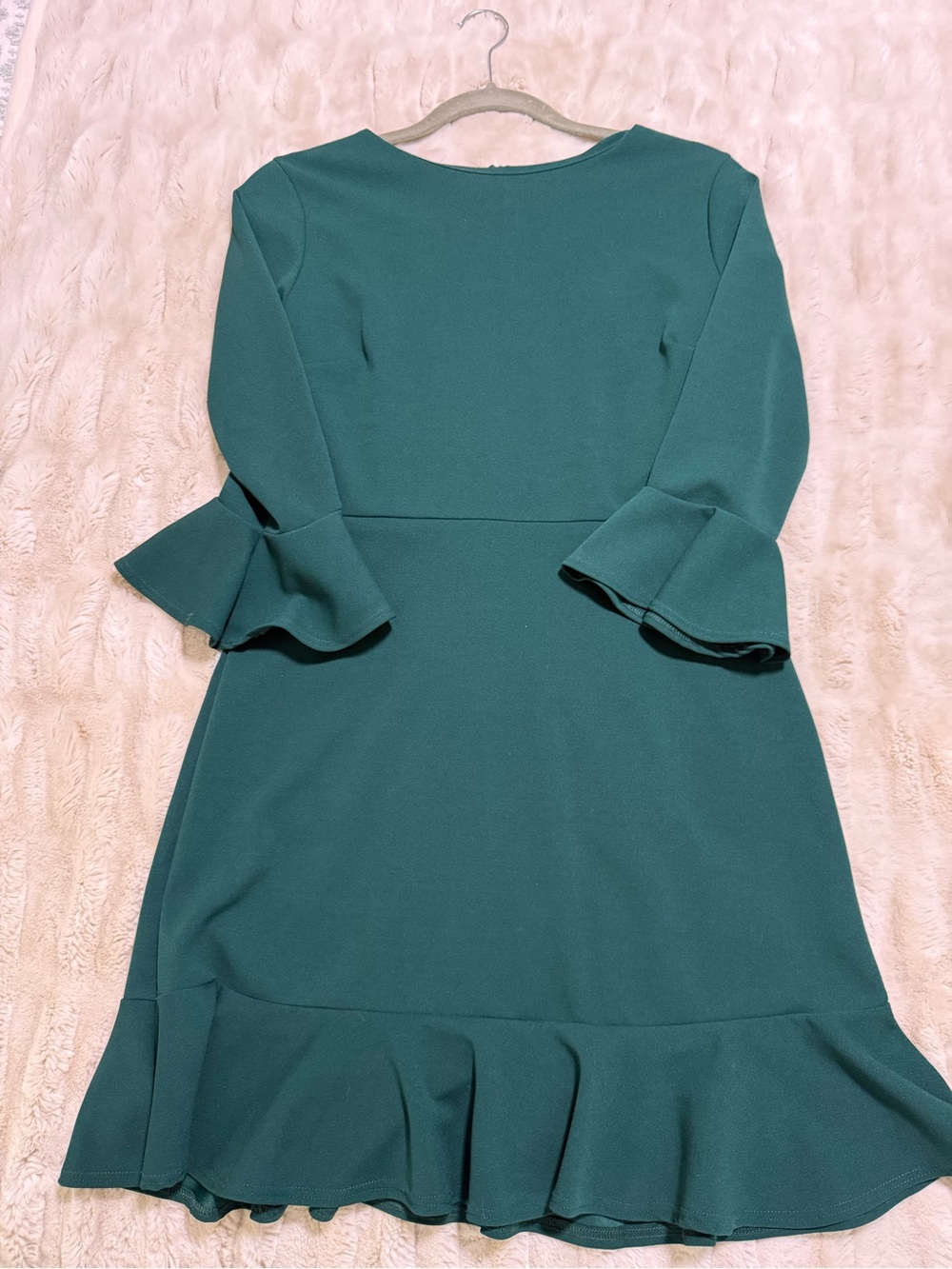 Aura Women’s Ruffled Hem Long Sleeve Dress in Green